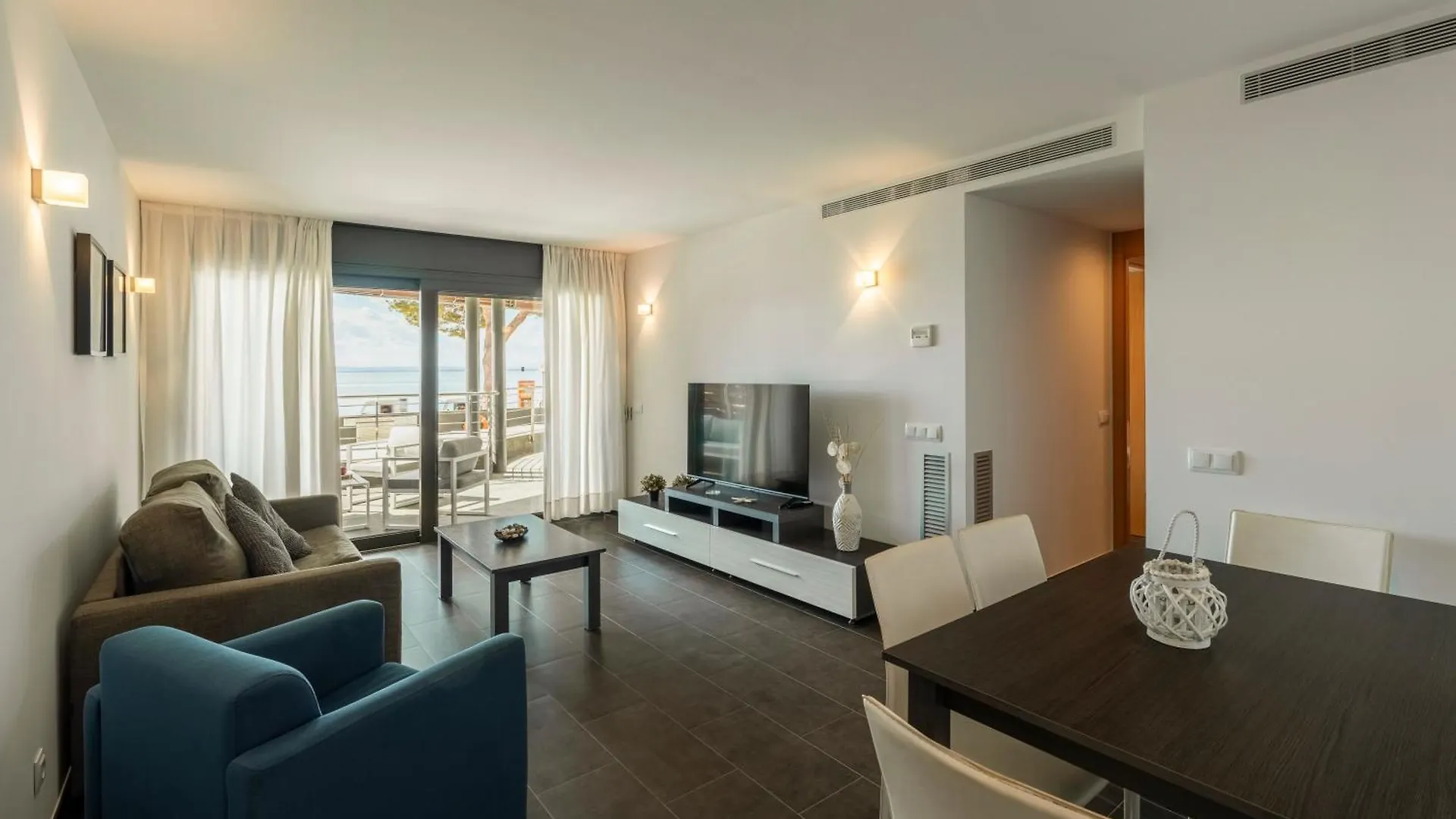Apartamento Con Gran Terraza Delante Del Mar Roses 0*,  Spain