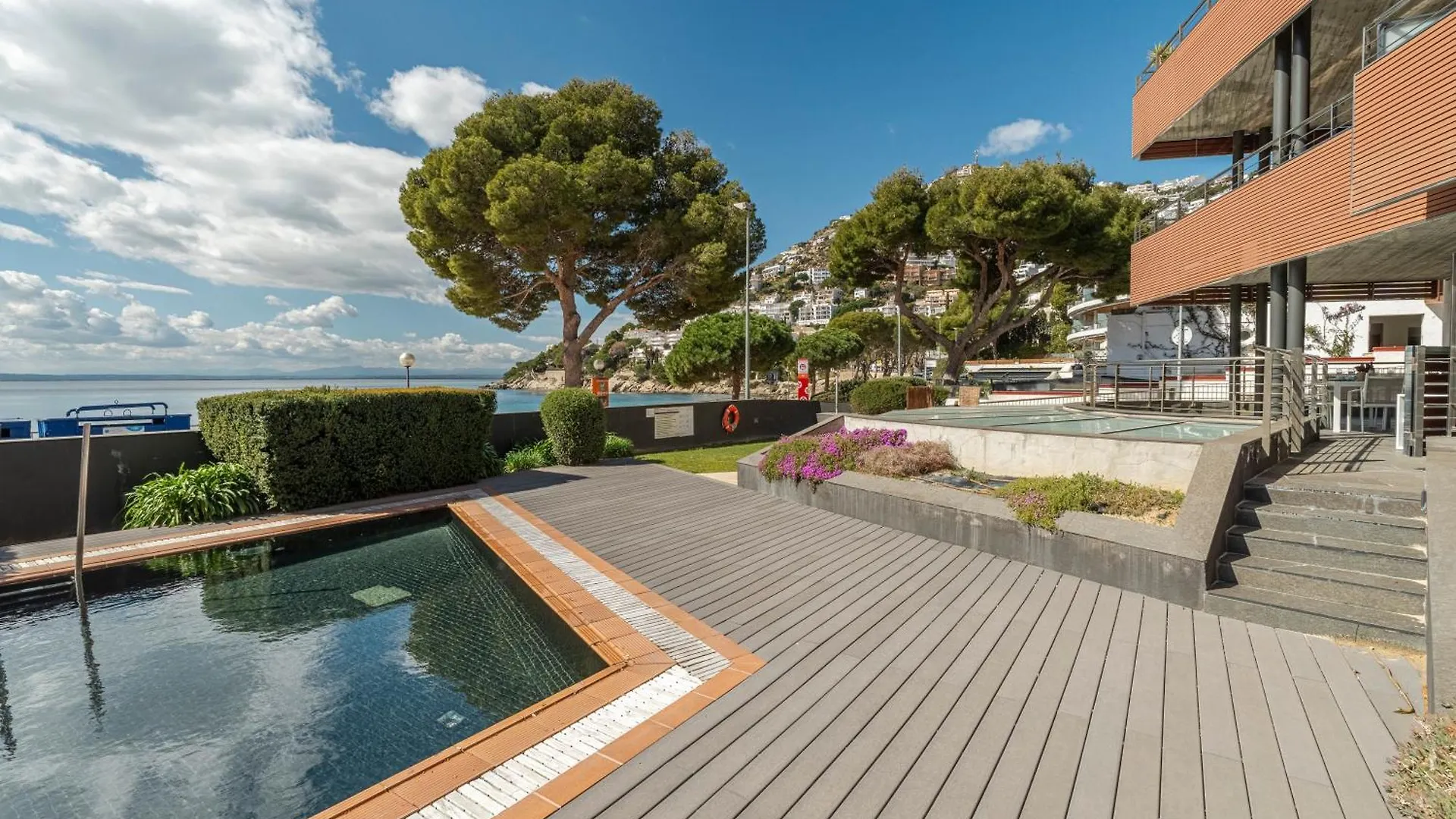 Apartamento Con Gran Terraza Delante Del Mar Roses Spain