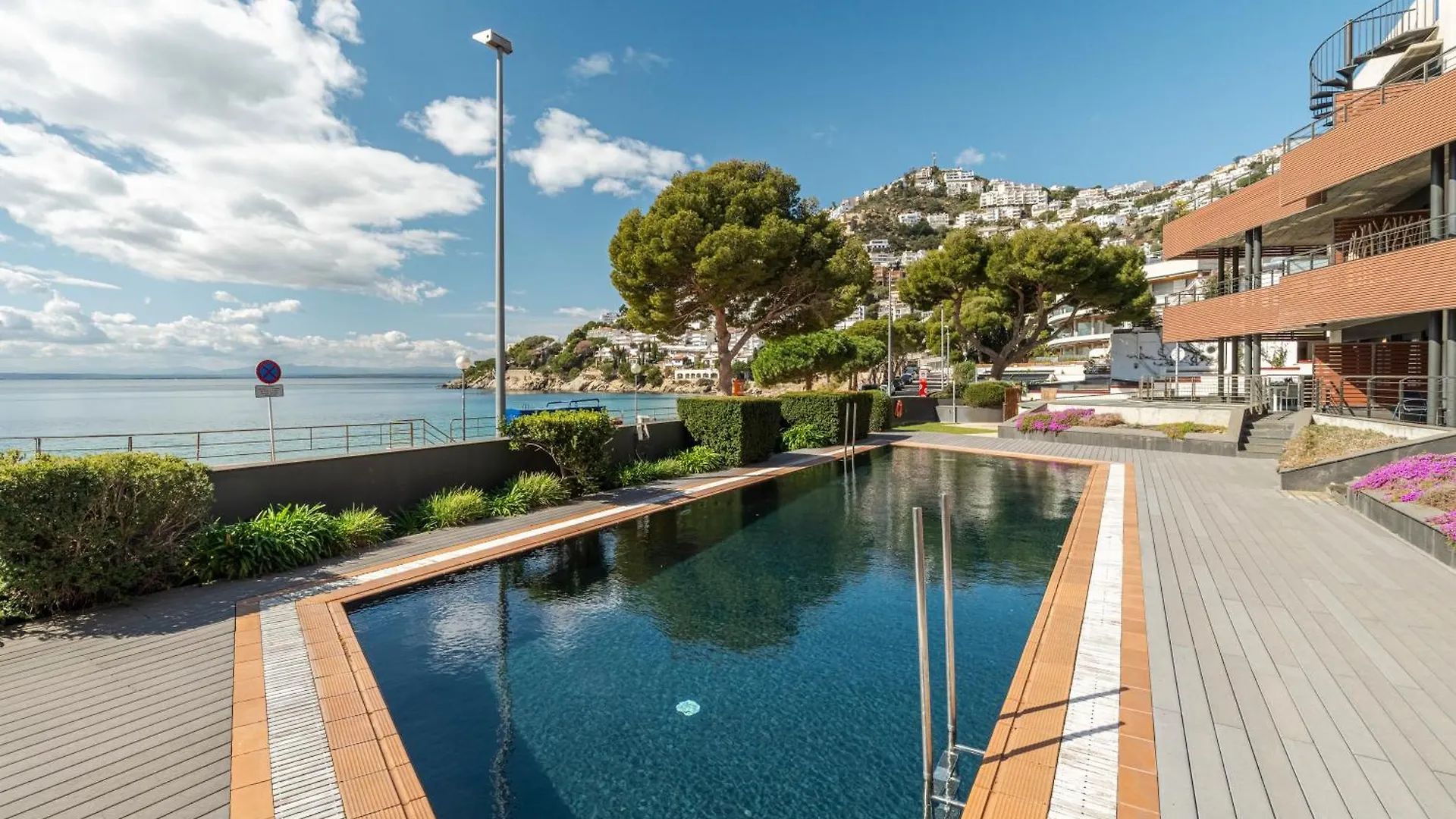 Apartment Apartamento Con Gran Terraza Delante Del Mar Roses Spain